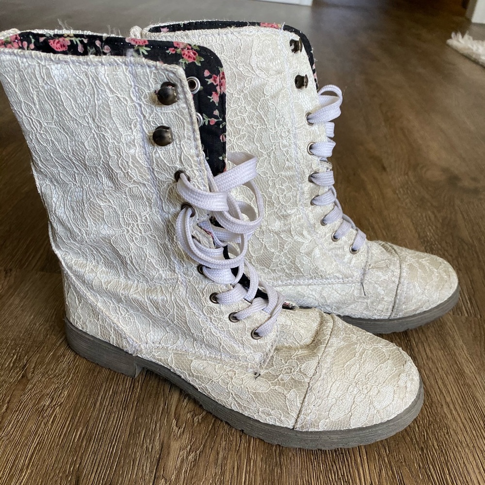 White Lace Combat Boots _ Size 6/7